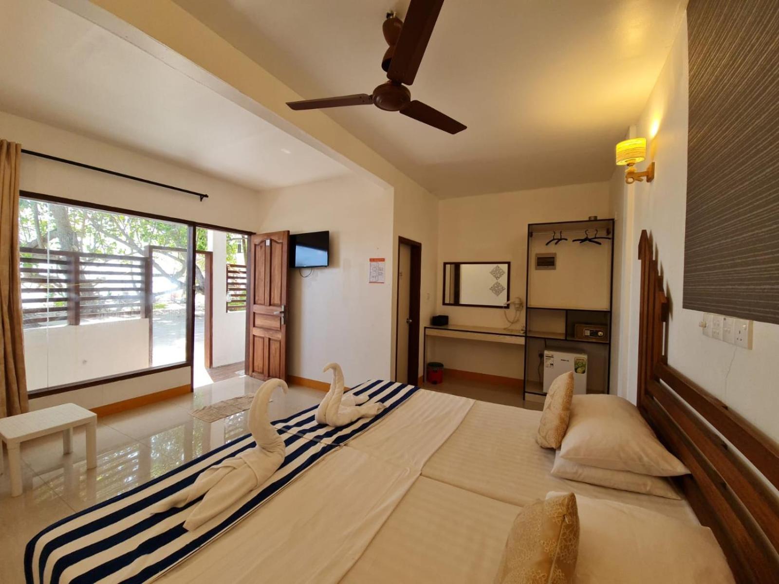 Liberty Guesthouse Maldives Mahibadhoo Экстерьер фото