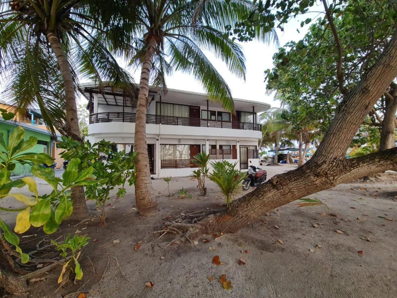 Liberty Guesthouse Maldives Mahibadhoo Экстерьер фото