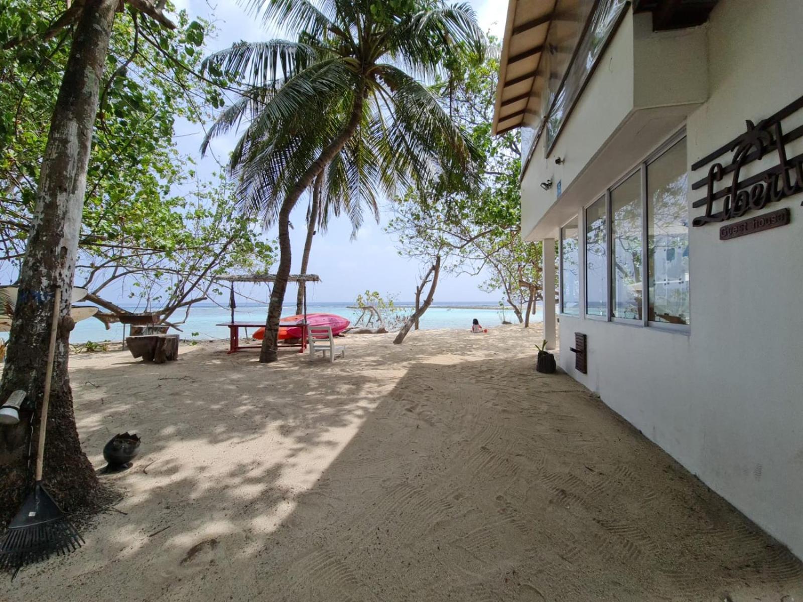 Liberty Guesthouse Maldives Mahibadhoo Экстерьер фото